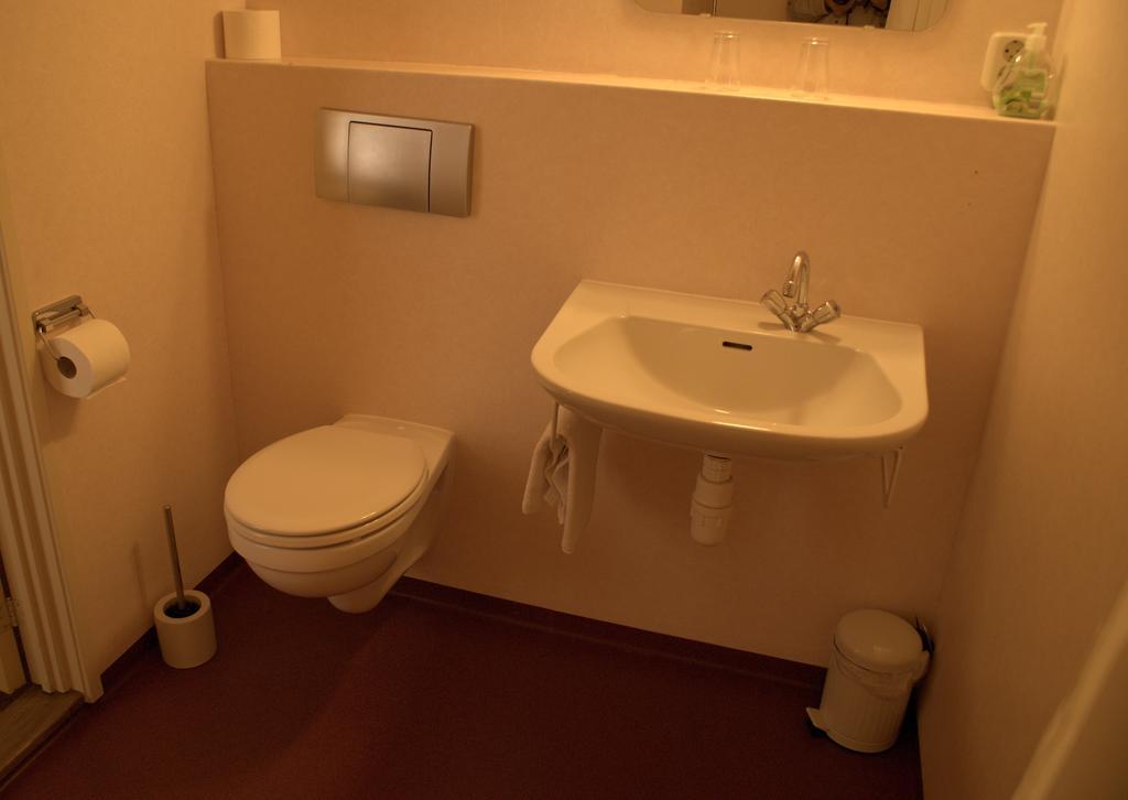 Hotel "De Steenen Man" Zurich Room photo